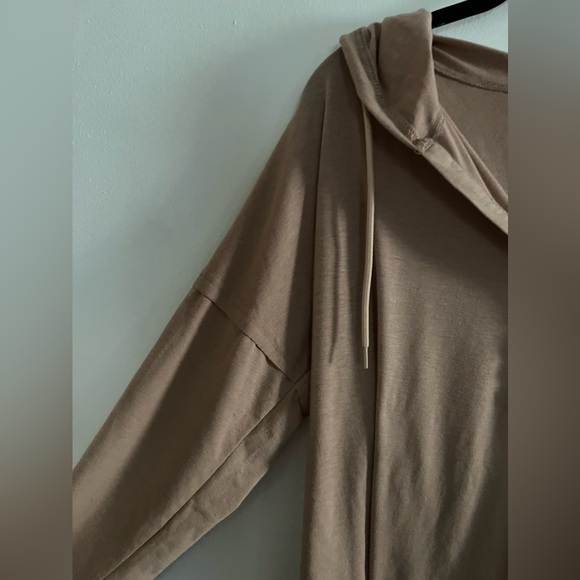NWT • Hooded Top - Light Chestnut. Size L - Picture 10 of 12